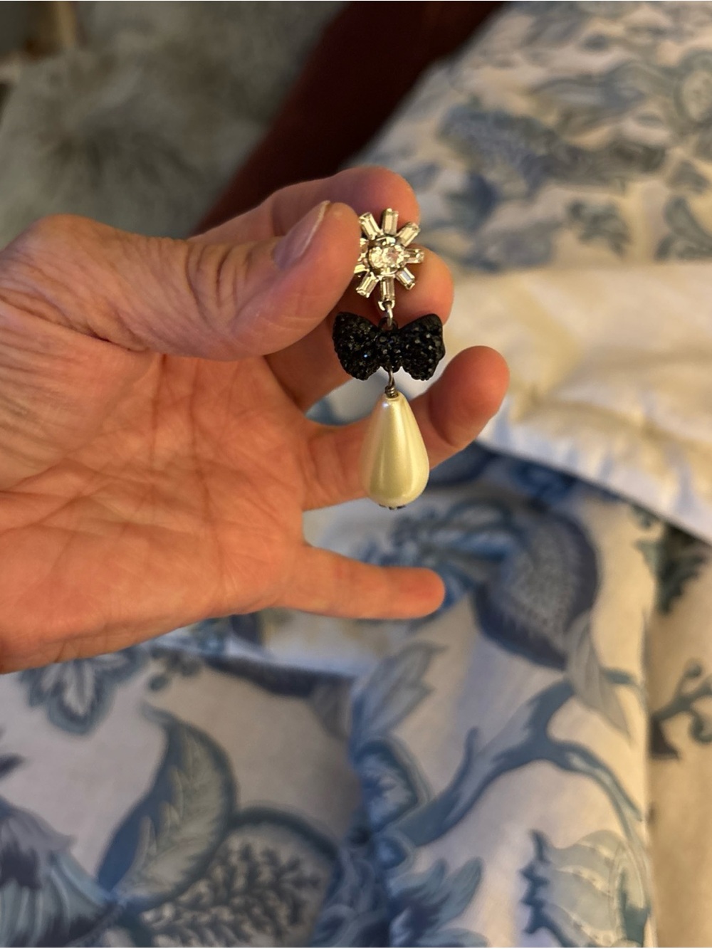 Tory Burch Pearl Teardrop & Black Crystal Bow Drop Earrings- Signed - Picture 6 of 6